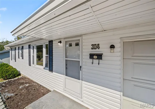Photo 3 of Single family home for sale at 304 E Margaret St, Salem, MO 65560 | MLS# MIS26058012 | Listing updated on 2026-10-14