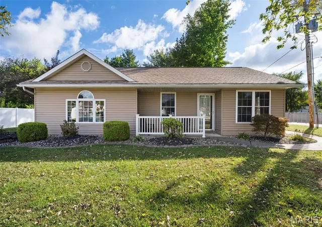 Photo 1 of Single family home for sale at 507 Easton Ave, Jerseyville, IL 62052 | MLS# MIS26058015 | Listing updated on 2026-10-21