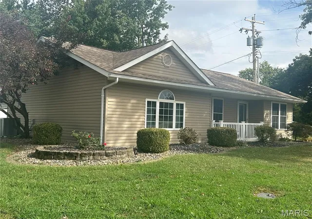 Photo 2 of Single family home for sale at 507 Easton Ave, Jerseyville, IL 62052 | MLS# MIS26058015 | Listing updated on 2026-09-28