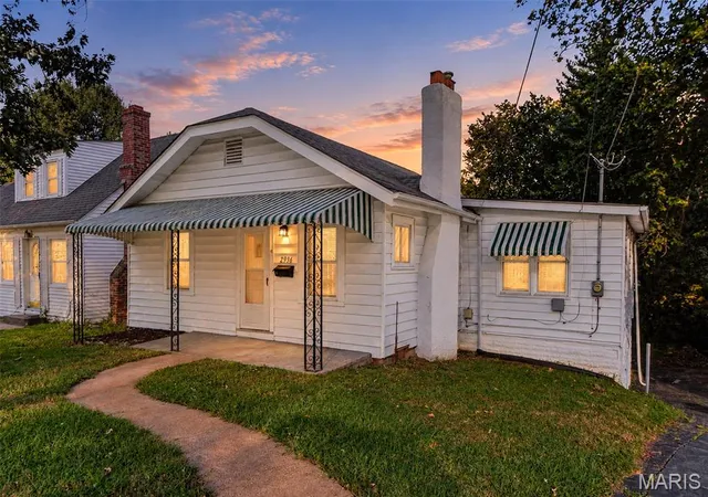 Photo 1 of Sale Pending at 2936 Hilleman Ave, Saint Louis, MO 63114 | MLS# MIS26058017 | Listing updated on 2026-09-26