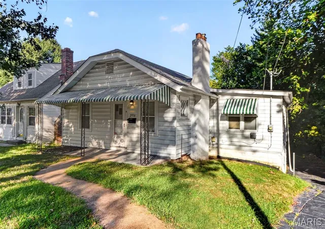 Photo 2 of Sale Pending at 2936 Hilleman Ave, Saint Louis, MO 63114 | MLS# MIS26058017 | Listing updated on 2026-09-26