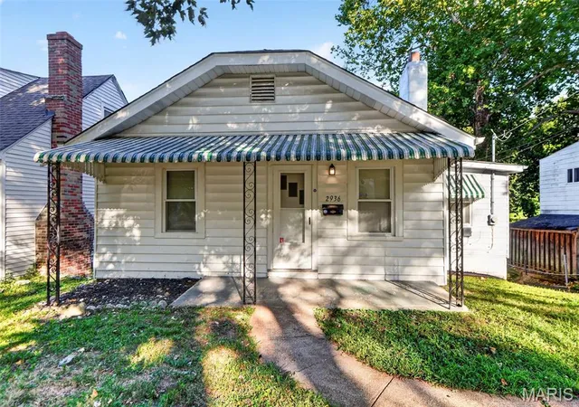 Photo 3 of Sale Pending at 2936 Hilleman Ave, Saint Louis, MO 63114 | MLS# MIS26058017 | Listing updated on 2026-09-26
