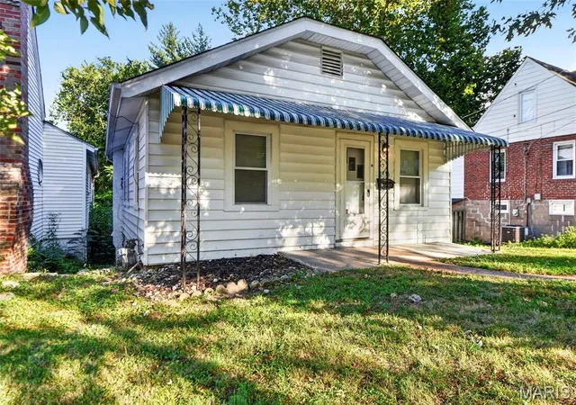 Photo 3 of Sale Pending at 2936 Hilleman Ave, Saint Louis, MO 63114 | MLS# MIS26058017 | Listing updated on 2026-09-26