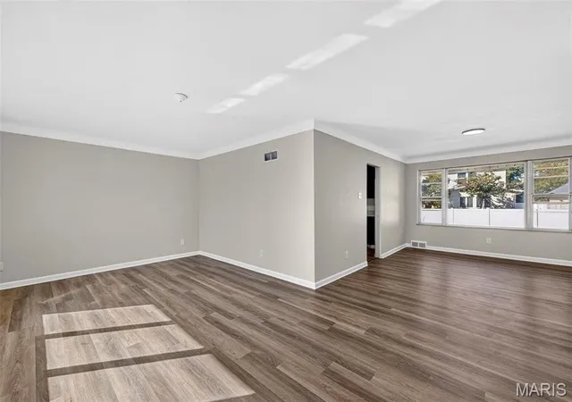 Photo 4 of Single family home for sale at 335 W Saint Anthony Ln, Florissant, MO 63031 | MLS# MIS26058028 | Listing updated on 2026-10-08