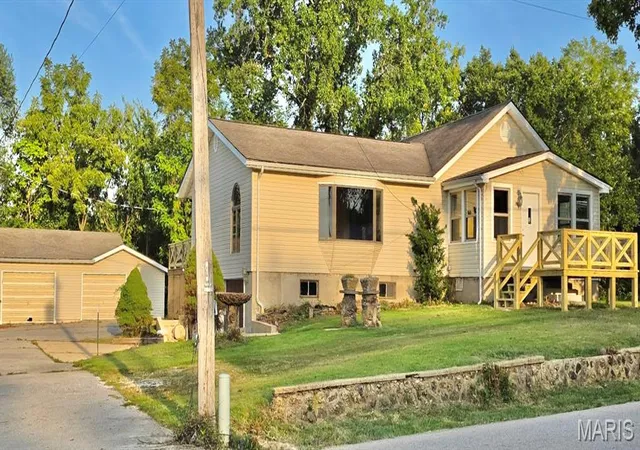 Photo 1 of Sale Pending at 1104 S Mcarthur St, Salem, MO 65560 | MLS# MIS26058031 | Listing updated on 2026-10-09