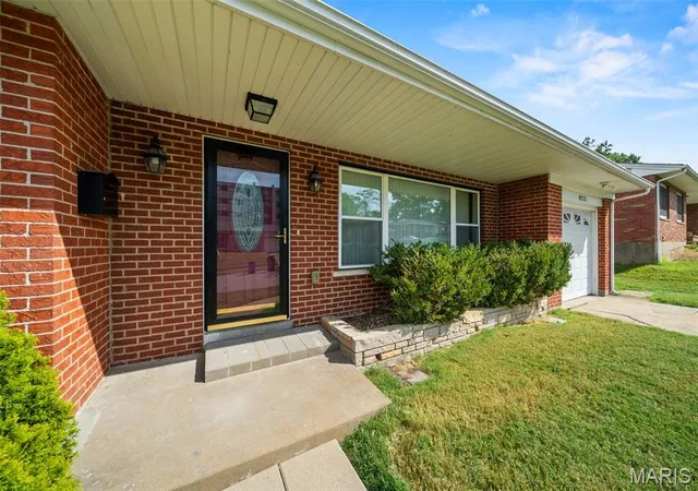 Photo 3 of Single family home for sale at 8611 Rowland Dr, Saint Louis, MO 63132 | MLS# MIS26058034 | Listing updated on 2026-09-29