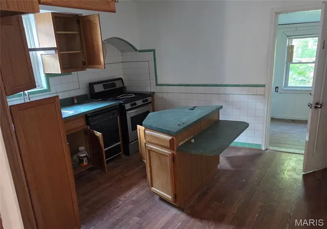 Photo 3 of Single family home for sale at 6990 Edison Ave, Saint Louis, MO 63121 | MLS# MIS26058036 | Listing updated on 2026-10-07