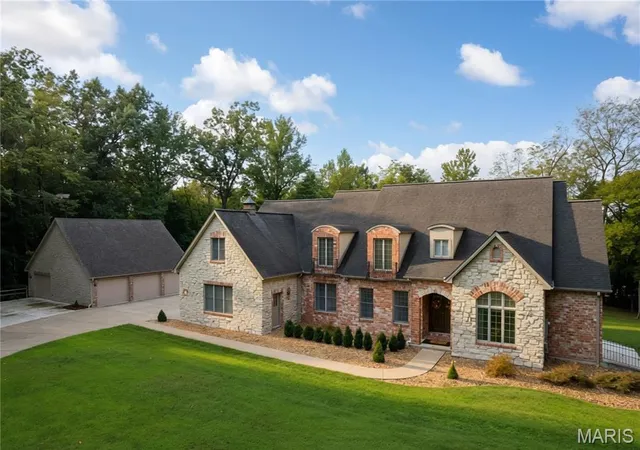Photo 3 of Mansion for sale at 182 Cornerstone Dr, Cape Girardeau, MO 63701 | MLS# MIS26058042 | Listing updated on 2026-09-16