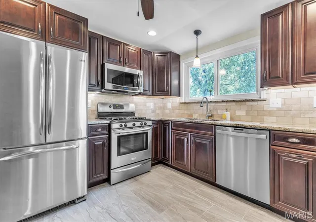 Photo 2 of Sale Pending at 4716 Hedgemont Dr, Saint Louis, MO 63128 | MLS# MIS26058046 | Listing updated on 2026-09-28