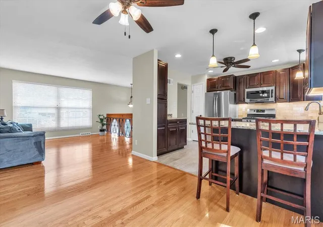 Photo 3 of Sale Pending at 4716 Hedgemont Dr, Saint Louis, MO 63128 | MLS# MIS26058046 | Listing updated on 2026-09-28