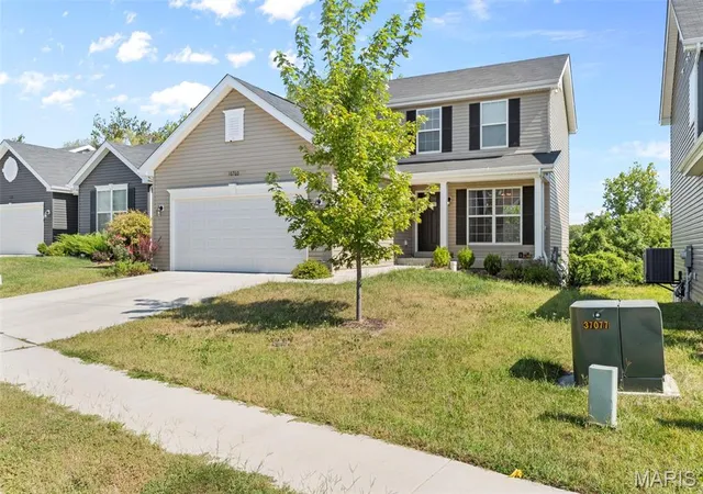 Photo 2 of Single family home for sale at 16760 River Stone Dr, Florissant, MO 63031 | MLS# MIS26058061 | Listing updated on 2026-09-17