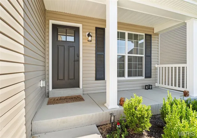Photo 3 of Single family home for sale at 16760 River Stone Dr, Florissant, MO 63031 | MLS# MIS26058061 | Listing updated on 2026-09-17