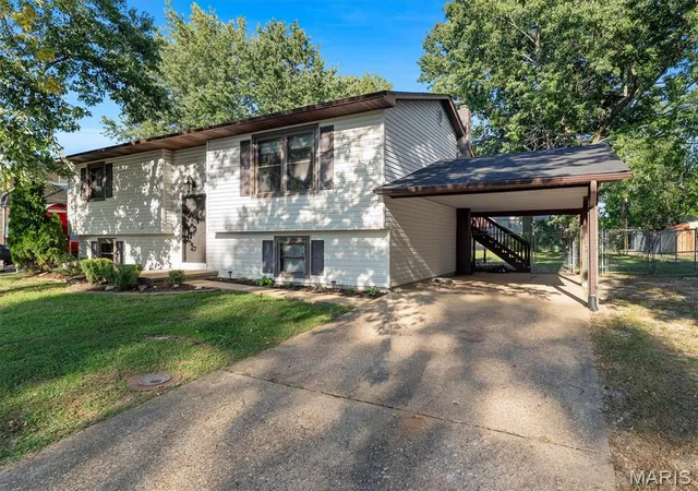 Photo 1 of Sale Pending at 602 Bon Oaks Dr, Sullivan, MO 63080 | MLS# MIS26058063 | Listing updated on 2026-09-13