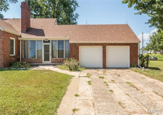 Photo 2 of Single family home for sale at 2117 Plymouth, Mount Sterling, MO 65062 | MLS# MIS26058068 | Listing updated on 2026-10-02