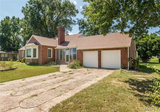 Photo 3 of Single family home for sale at 2117 Plymouth, Mount Sterling, MO 65062 | MLS# MIS26058068 | Listing updated on 2026-10-02