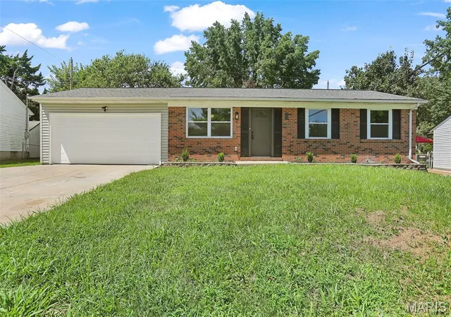Photo 2 of Sale Pending at 3046 Abbey St, Saint Charles, MO 63301 | MLS# MIS26058071 | Listing updated on 2026-09-13