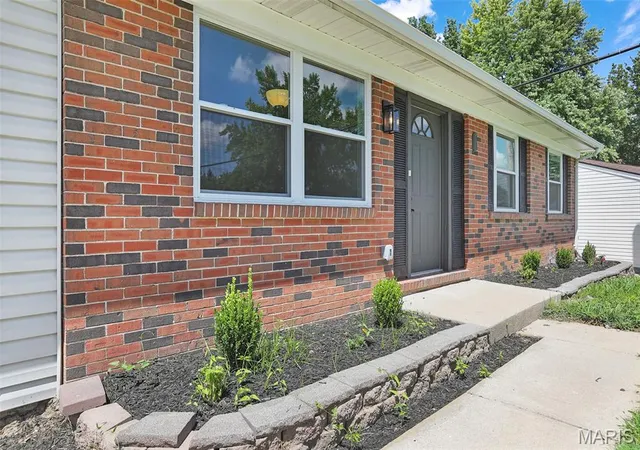 Photo 2 of Sale Pending at 3046 Abbey St, Saint Charles, MO 63301 | MLS# MIS26058071 | Listing updated on 2026-09-13