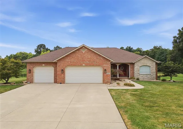Photo 1 of Single family home for sale at 323 Kings Ridge Blvd, O Fallon, IL 62269 | MLS# MIS26058073 | Listing updated on 2026-09-13