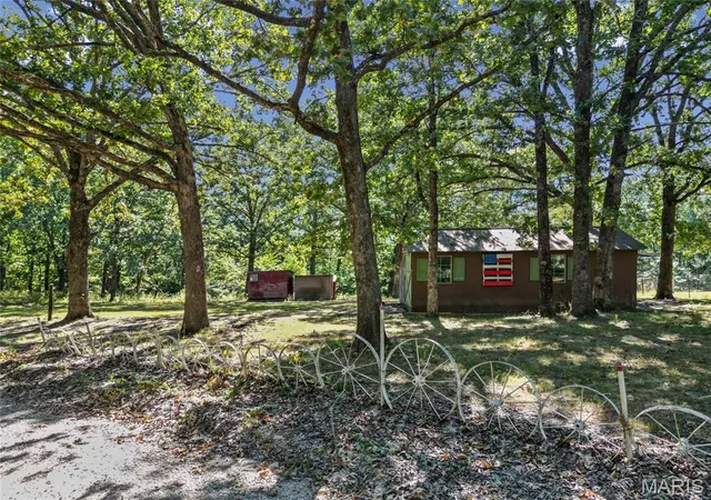Photo 3 of Sale Pending at 10052 Goose Crk Rd, Sullivan, MO 63080 | MLS# MIS26058075 | Listing updated on 2026-10-02
