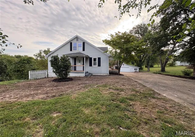 Photo 1 of Single family home for sale at 2249 Holtgrewe Rd, Washington, MO 63090 | MLS# MIS26058078 | Listing updated on 2026-09-30