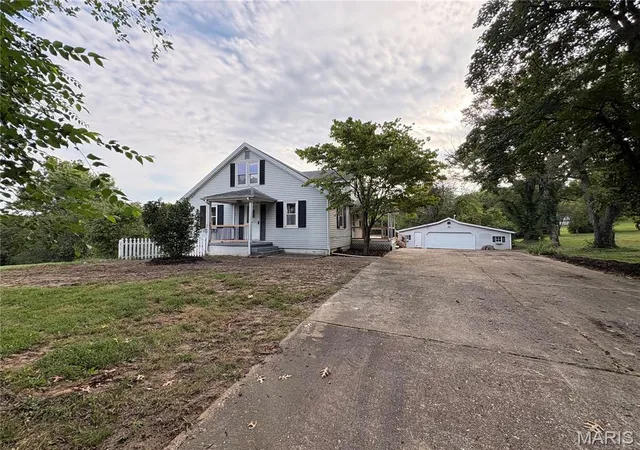 Photo 2 of Single family home for sale at 2249 Holtgrewe Rd, Washington, MO 63090 | MLS# MIS26058078 | Listing updated on 2026-09-30
