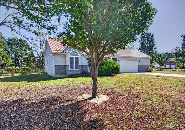 Photo 3 of Single family home for sale at 24950 Spencer Rd, Waynesville, MO 65583 | MLS# MIS26058080 | Listing updated on 2026-10-14