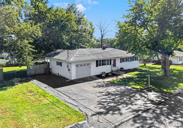 Photo 3 of Single family home for sale at 664 Dornseif Dr, Arnold, MO 63010 | MLS# MIS26058086 | Listing updated on 2026-10-03