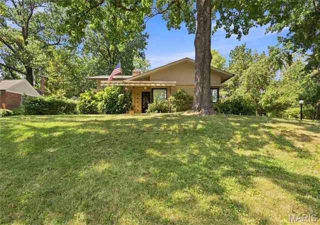 Photo 1 of Single family home for sale at 23 Devon Rd, Saint Louis, MO 63122 | MLS# MIS26058088 | Listing updated on 2026-09-14