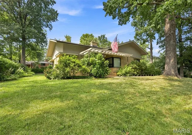 Photo 2 of Single family home for sale at 23 Devon Rd, Saint Louis, MO 63122 | MLS# MIS26058088 | Listing updated on 2026-09-14