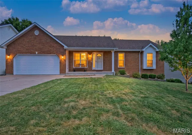 Photo 2 of Sale Pending at 2112 Martina Dr, Washington, MO 63090 | MLS# MIS26058090 | Listing updated on 2026-09-21