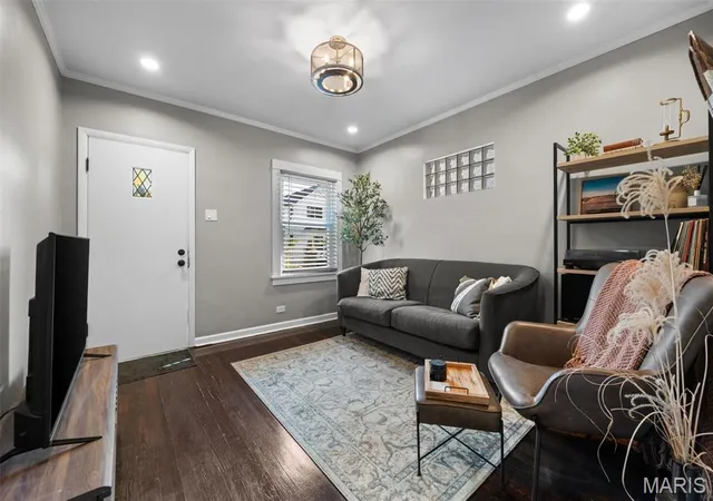 Photo 4 of Single family home for sale at 5424 Blow St, Saint Louis, MO 63109 | MLS# MIS26058098 | Listing updated on 2026-09-14