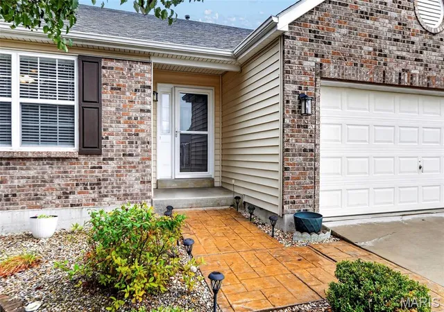 Photo 3 of Sale Pending at 7 Grayhawk Dr, Winfield, MO 63389 | MLS# MIS26058103 | Listing updated on 2026-09-14