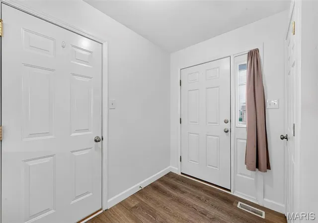 Photo 3 of Sale Pending at 7 Grayhawk Dr, Winfield, MO 63389 | MLS# MIS26058103 | Listing updated on 2026-09-14