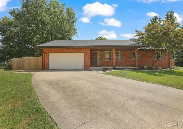 Photo 3 of Single family home for sale at 920 Whippoorwill Way, Edwardsville, IL 62025 | MLS# MIS26058107 | Listing updated on 2026-09-14