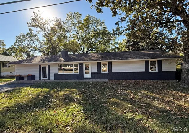 Photo 2 of Single family home for sale at 608 Sunset Dr, Waynesville, MO 65583 | MLS# MIS26058113 | Listing updated on 2026-10-07