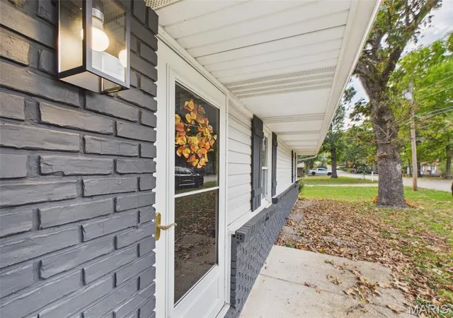 Photo 3 of Single family home for sale at 608 Sunset Dr, Waynesville, MO 65583 | MLS# MIS26058113 | Listing updated on 2026-10-07