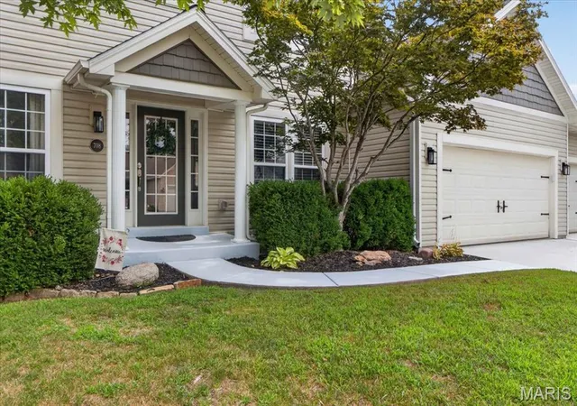 Photo 2 of Single family home for sale at 708 Brk Manor Ct, Lake Saint Louis, MO 63367 | MLS# MIS26058114 | Listing updated on 2026-09-25