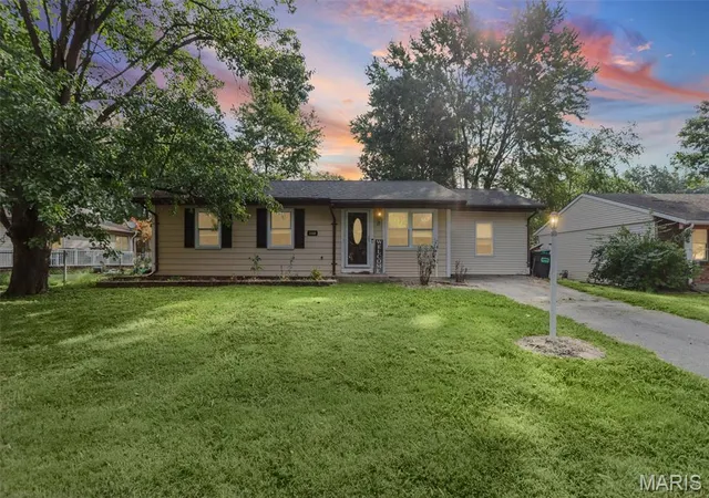 Single family home for sale at 1608 Landmark Dr, Mascoutah, IL 62258 | MLS# MIS26058118