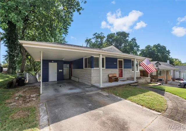 Photo 3 of Sale Pending at 1603 Bessie St, Cape Girardeau, MO 63701 | MLS# MIS26058121 | Listing updated on 2026-09-14