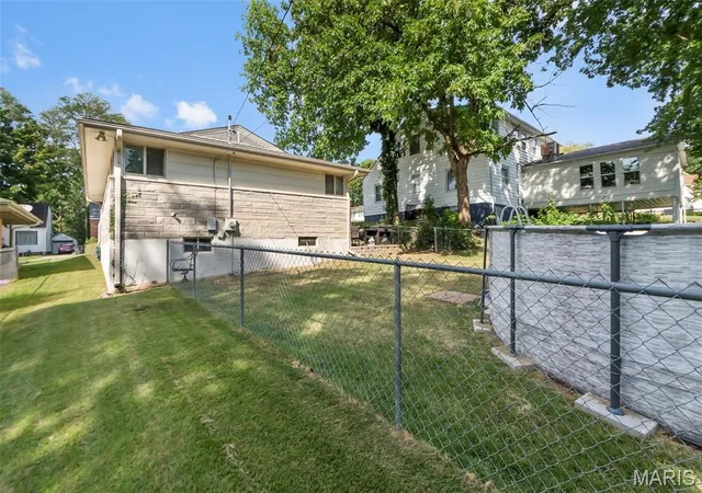 Photo 4 of Sale Pending at 1603 Bessie St, Cape Girardeau, MO 63701 | MLS# MIS26058121 | Listing updated on 2026-09-14