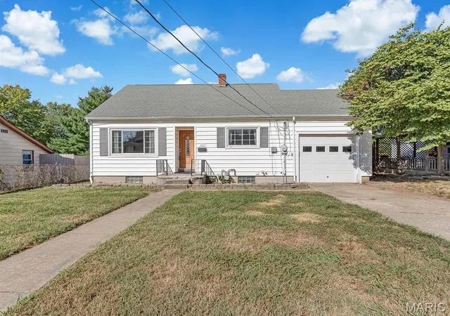 Photo 1 of Single family home for sale at 309 N Moore St, Waterloo, IL 62298 | MLS# MIS26058133 | Listing updated on 2026-09-20