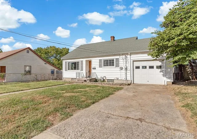 Photo 2 of Single family home for sale at 309 N Moore St, Waterloo, IL 62298 | MLS# MIS26058133 | Listing updated on 2026-09-20