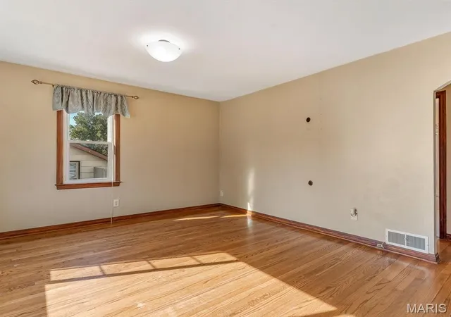 Photo 3 of Single family home for sale at 309 N Moore St, Waterloo, IL 62298 | MLS# MIS26058133 | Listing updated on 2026-09-20