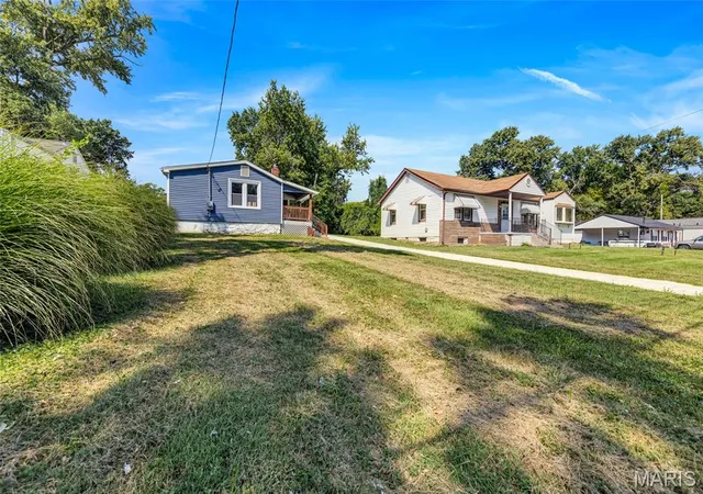 Photo 2 of Single family home for sale at 21 Shumate Ave, Maryland Heights, MO 63043 | MLS# MIS26058147 | Listing updated on 2026-09-12