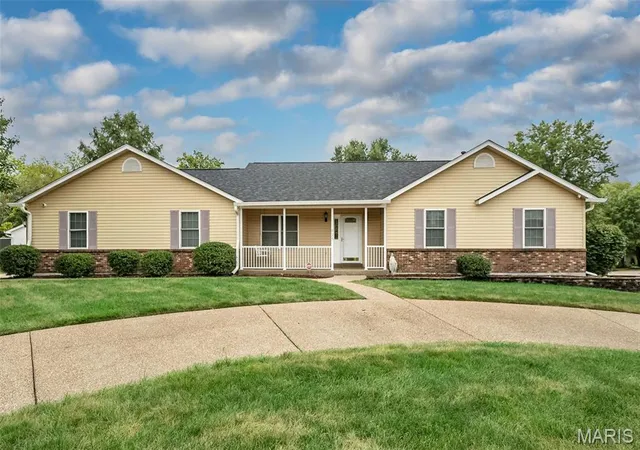 Photo 1 of Single family home for sale at 825 Colleen Dr, O Fallon, MO 63366 | MLS# MIS26058155 | Listing updated on 2026-09-25