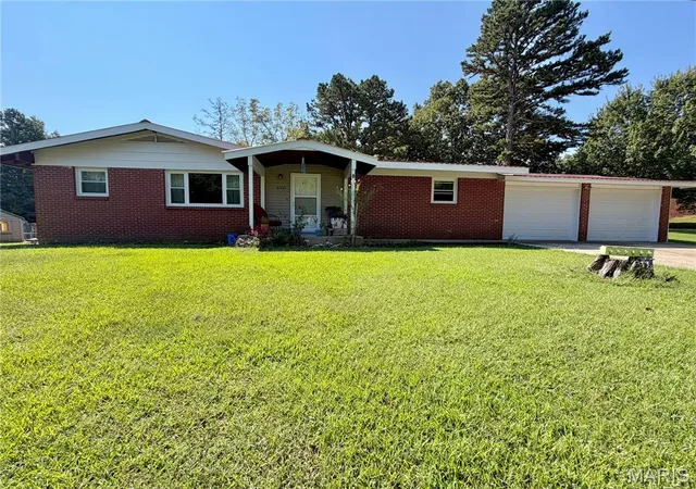 Photo 1 of Single family home for sale at 520 S Skyview Dr, Ellington, MO 63638 | MLS# MIS26058164 | Listing updated on 2026-09-23