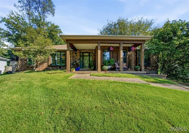Photo 2 of Single family home for sale at 1743 Lynkirk Ln, Saint Louis, MO 63122 | MLS# MIS26058182 | Listing updated on 2026-10-05