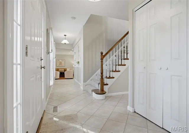 Photo 3 of Single family home for sale at 14300 Markham Ln, Chesterfield, MO 63017 | MLS# MIS26058184 | Listing updated on 2026-10-08