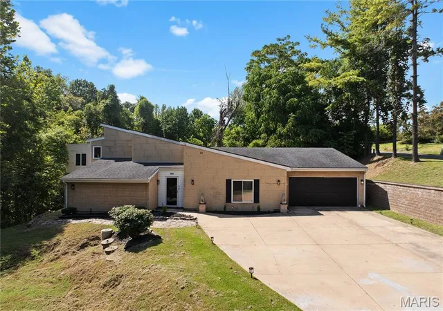 Photo 1 of Single family home for sale at 12 Hillwood Dr, Caseyville, IL 62232 | MLS# MIS26058193 | Listing updated on 2026-09-26