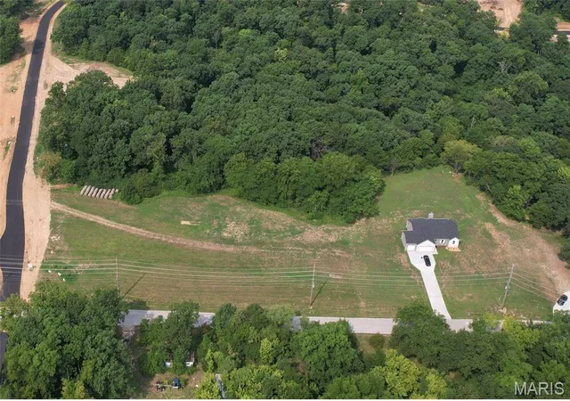 Photo 2 of Single family home for sale at 4 Oakview Ct, Troy, MO 63379 | MLS# MIS26058196 | Listing updated on 2026-09-14